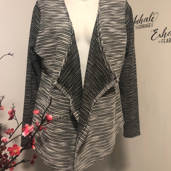 Karen Brooks Black & White Strip Shrug Front Open - Picture 3 of 7